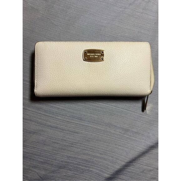 Michael Kors jet set travel wallet - Picture 1 of 9